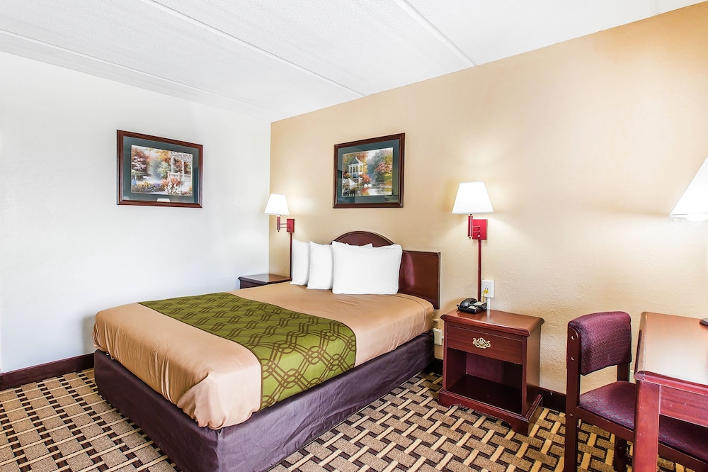 ROOM, QUEEN BED