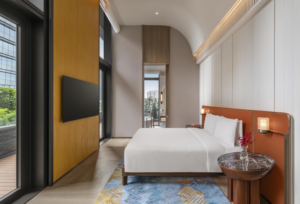 Andaz One Bangkok, By Hyatt 16/48