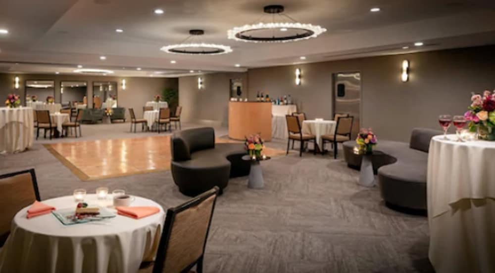 Toll House Hotel Los Gatos, Tapestry Collection by Hilton 38/50