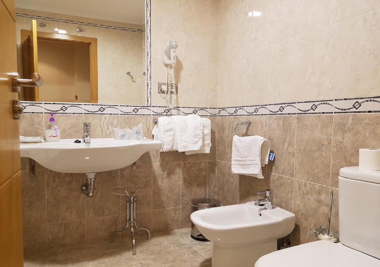 Hotel Reina Isabel 55/57