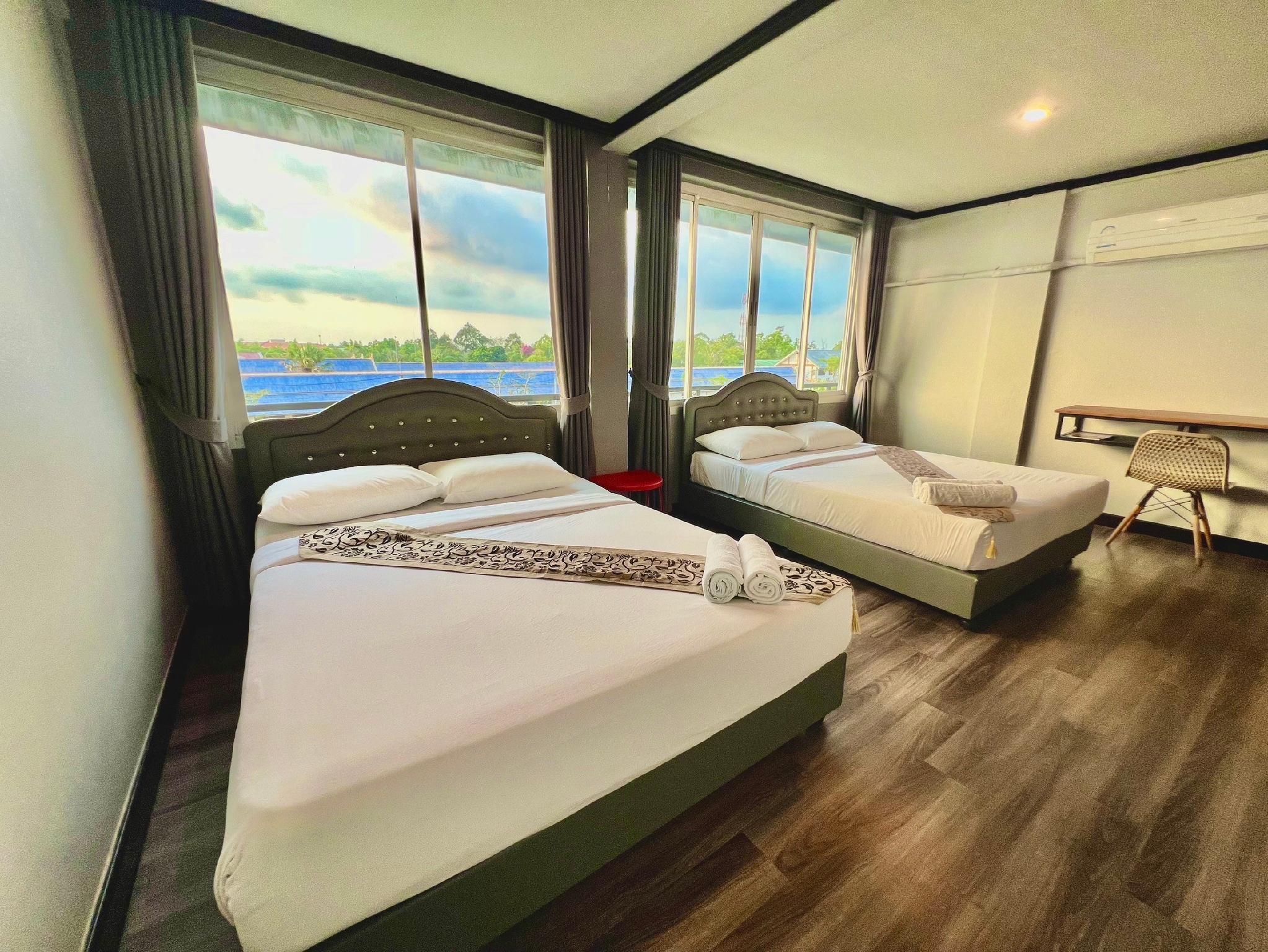 Family, 2 Queen Beds, Lateral Side Sea View