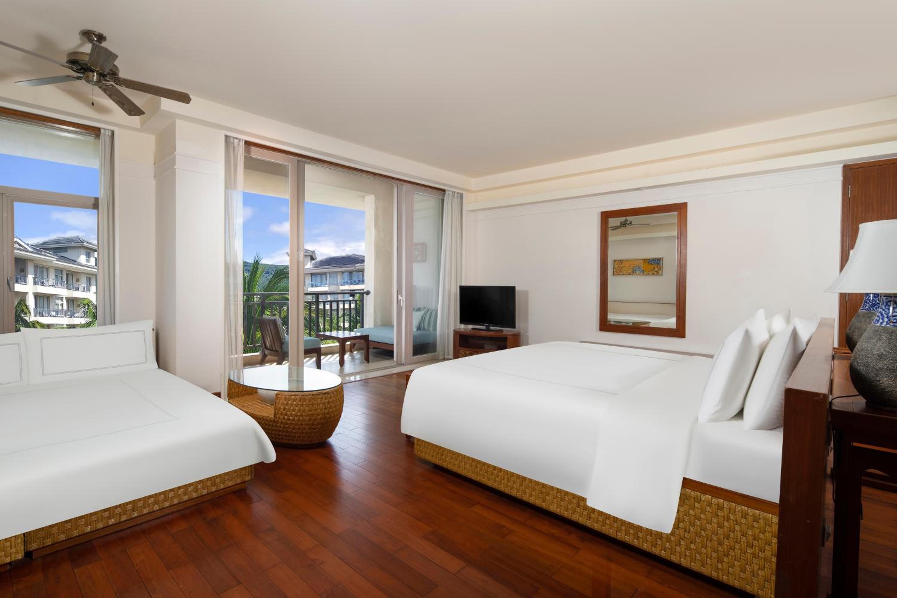 SIGNATURE, SWISS, KING BED, SOFA