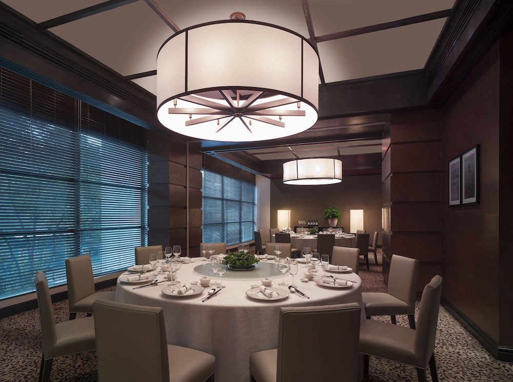 New World Makati Hotel 36/47