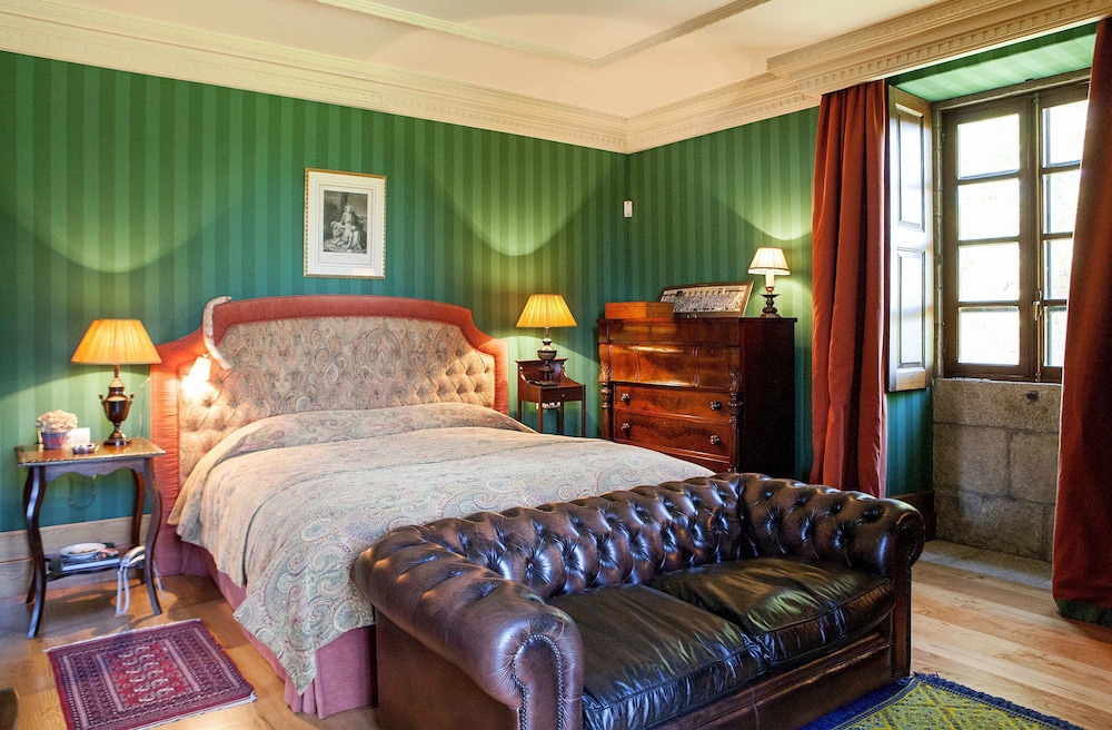 DELUXE, DOUBLE BED
