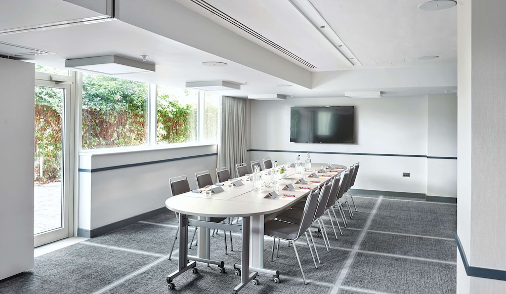 HYATT PLACE LONDON HEATHROW AIRPORT 75/77