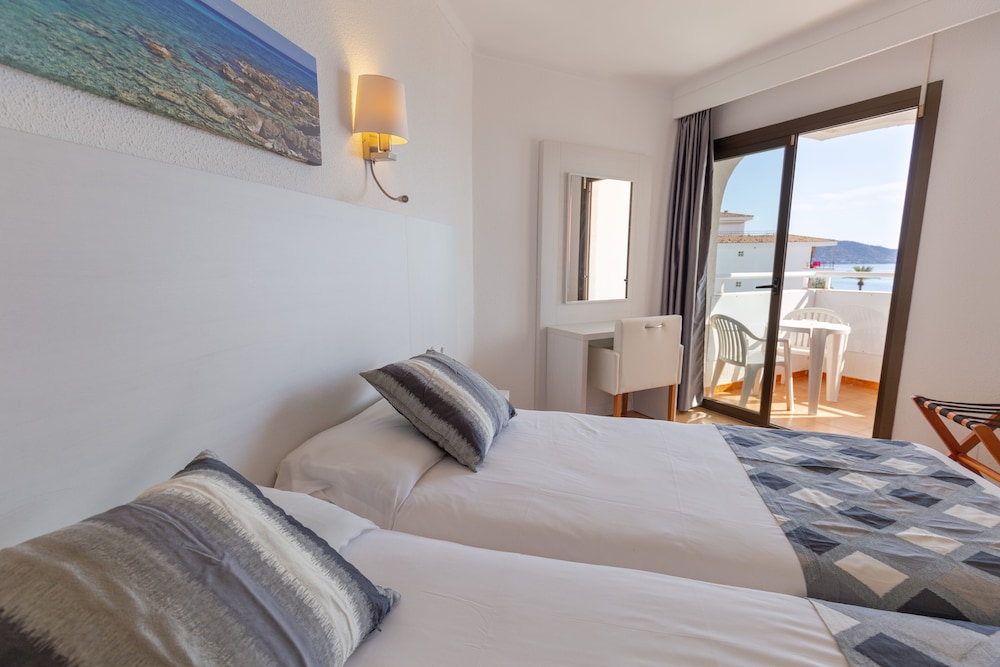 R2 Veronica Beach Hotel 15/48