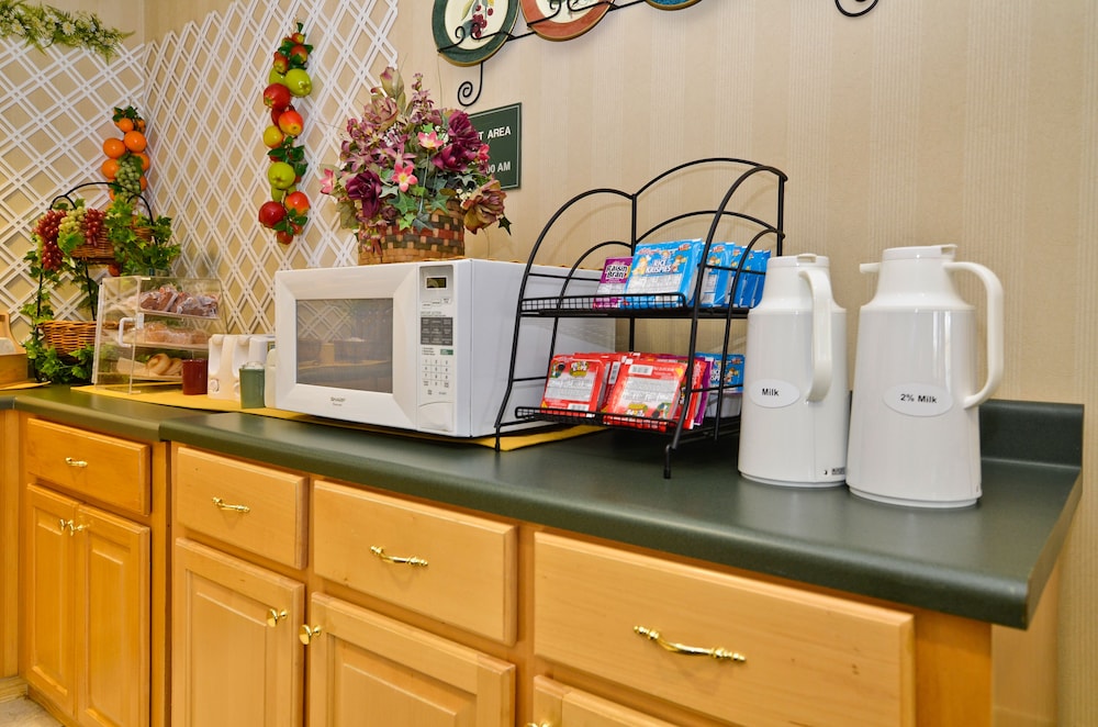 Peach State Inn & Suites 20/24