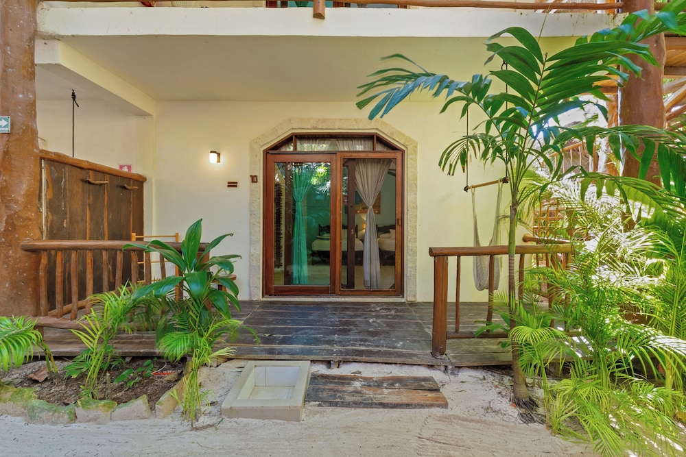 Playa Canek Boutique Eco Hotel 2/100