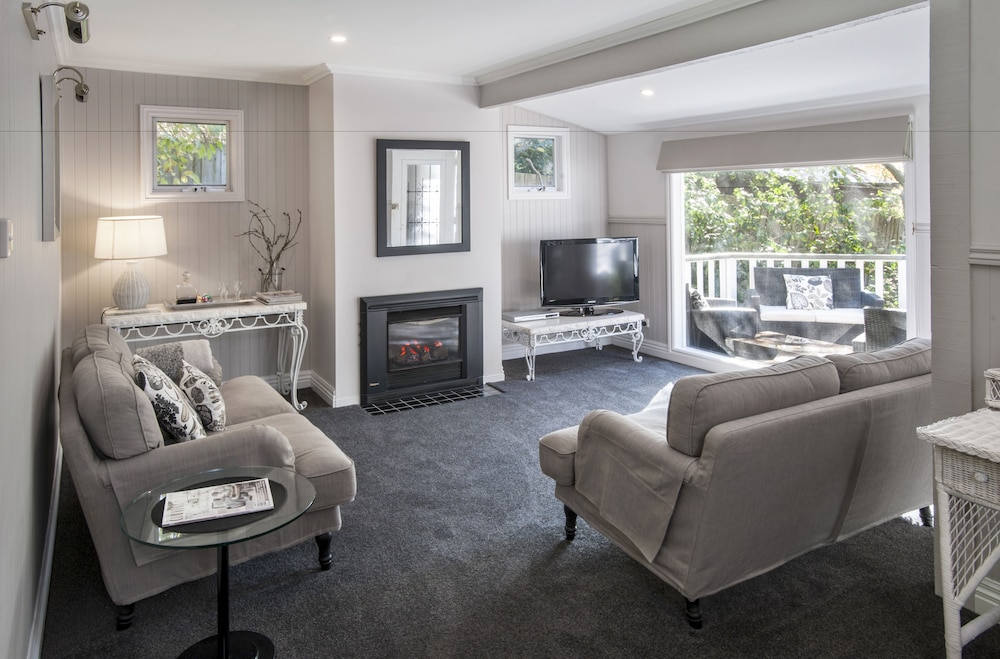 Clarendon Cottages 19/48