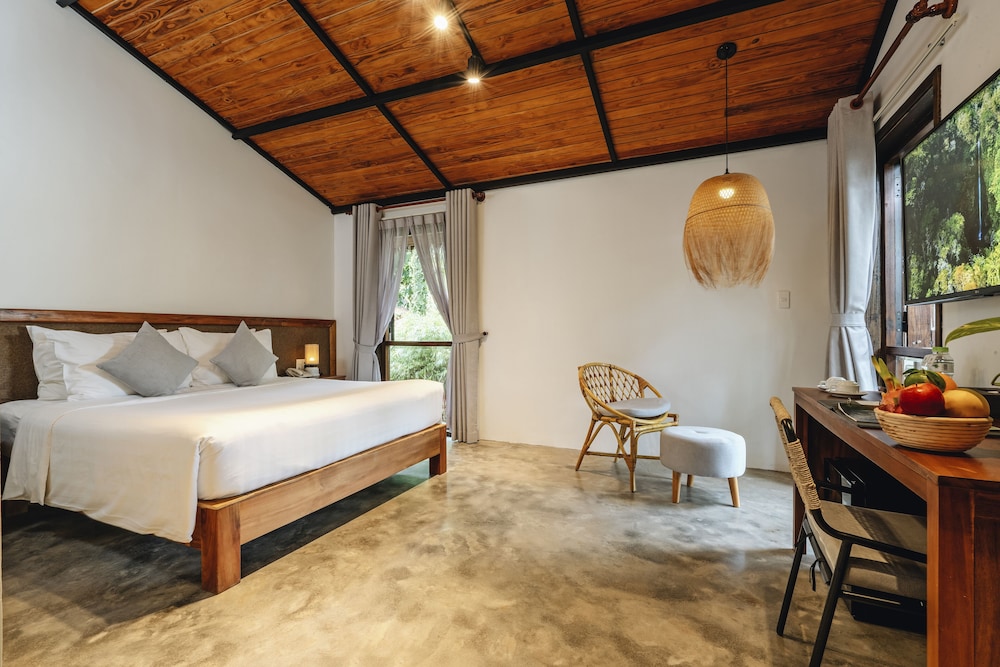 TROPICAL, GARDEN, VILLAGE, DOUBLE BED
