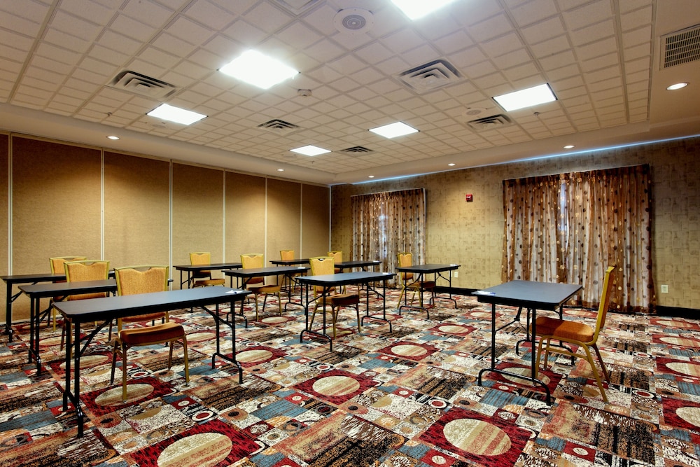 Holiday Inn Express Hotel And Suites Odessa 46/47