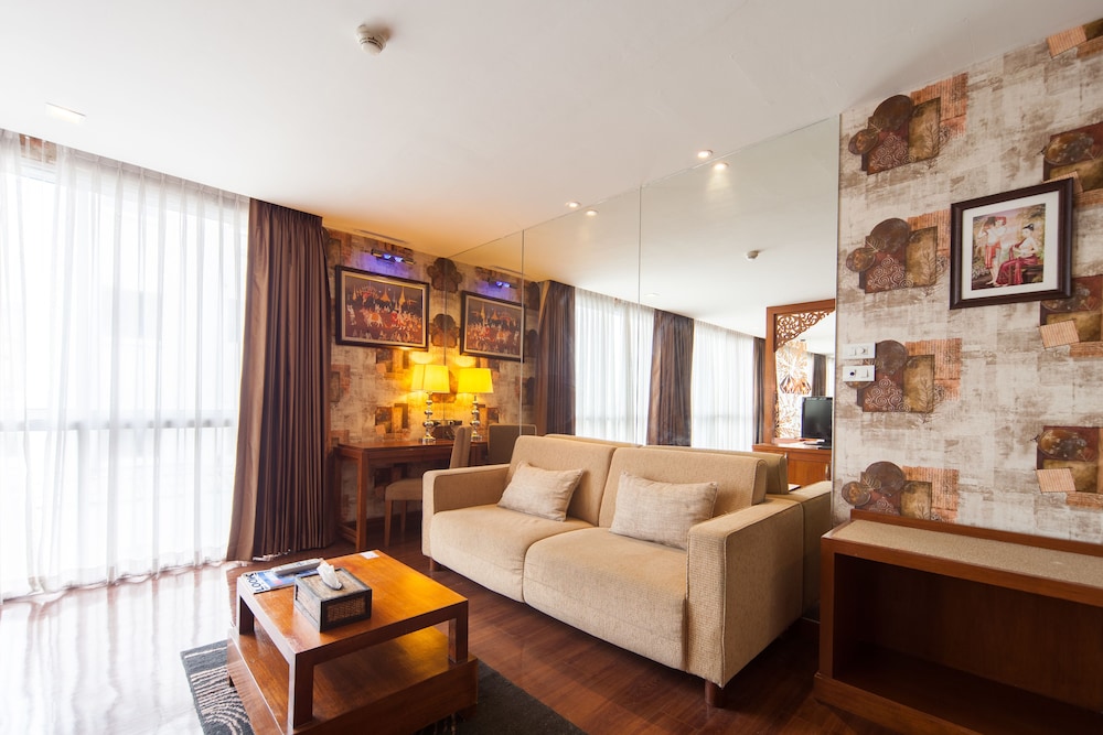 Lantana Resort Hotel 40/61