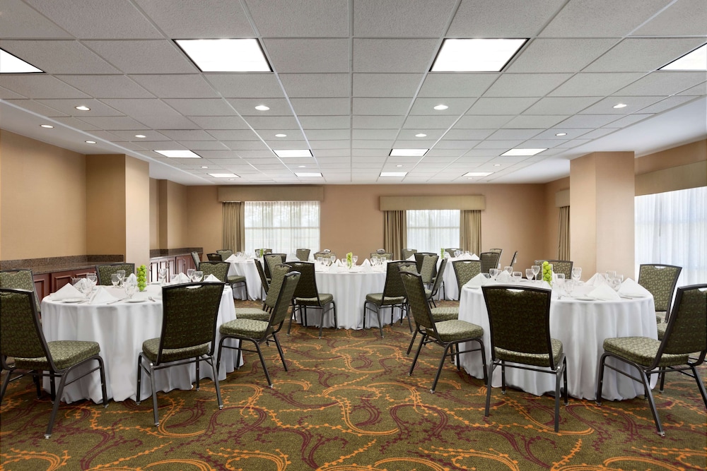 Hilton Garden Inn Arlington Courthouse Plaza 79/83