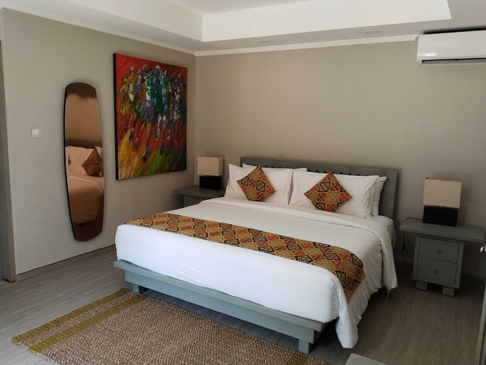 THE DAMPATI VILLA 8/25