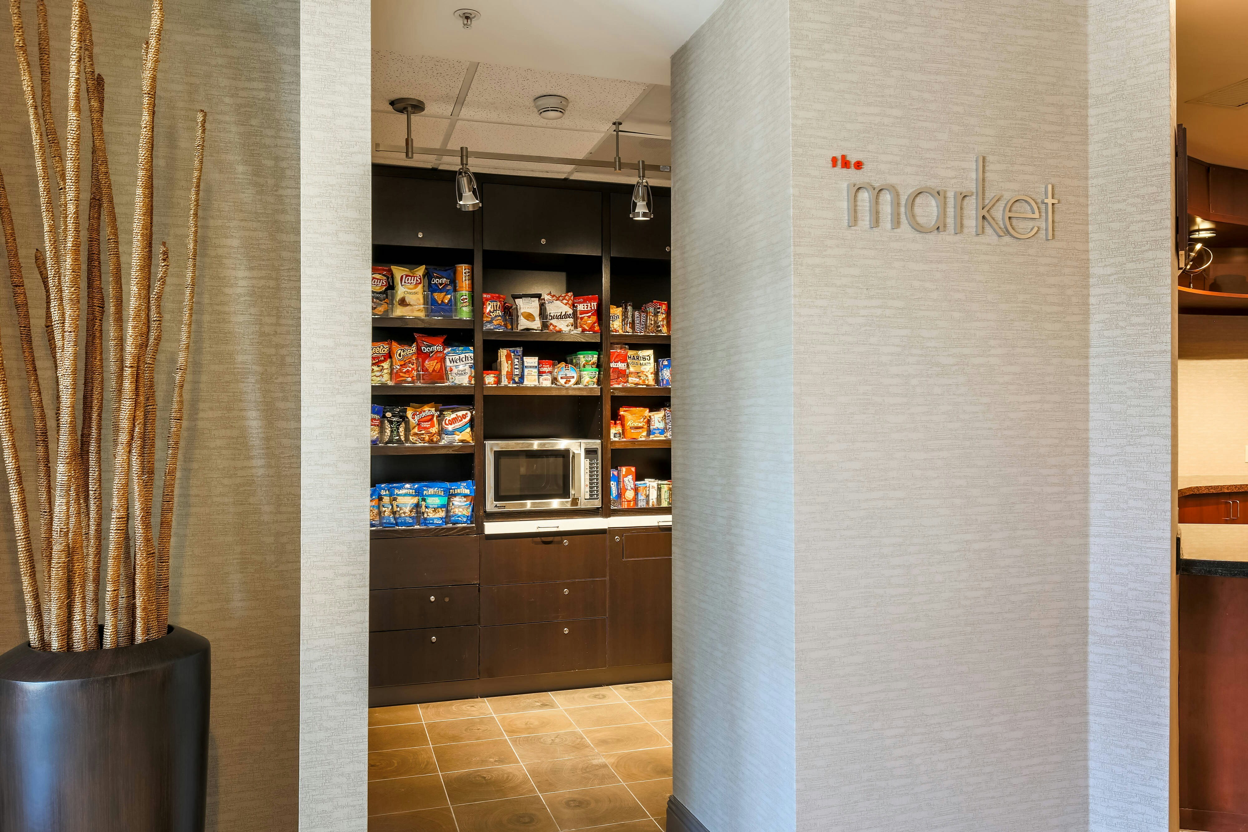 Courtyard by Marriott Roseville Galleria Mall/Creekside Ridge Drive 8/28