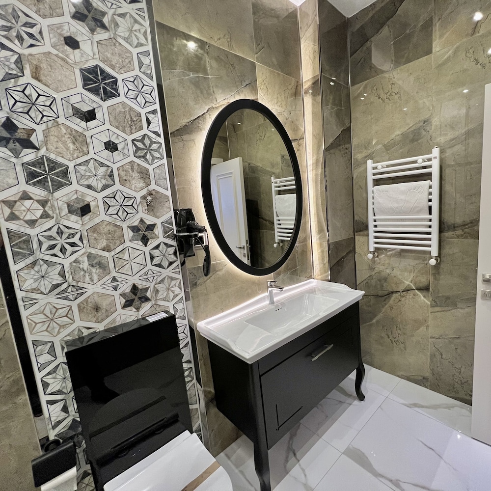 MQ Hotel Suites 54/60