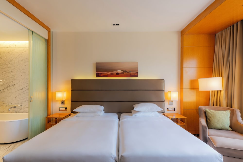ROOM, TWIN BEDS