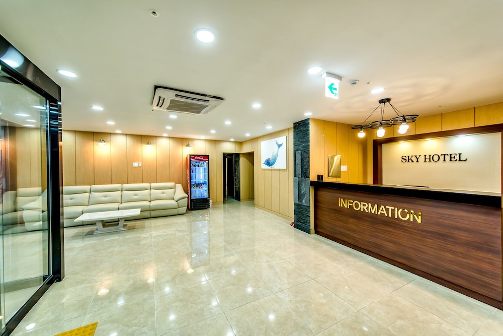 Sky Hotel 8/52