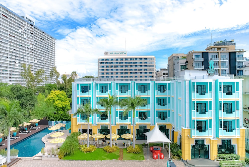 Wave Hotel 4/50