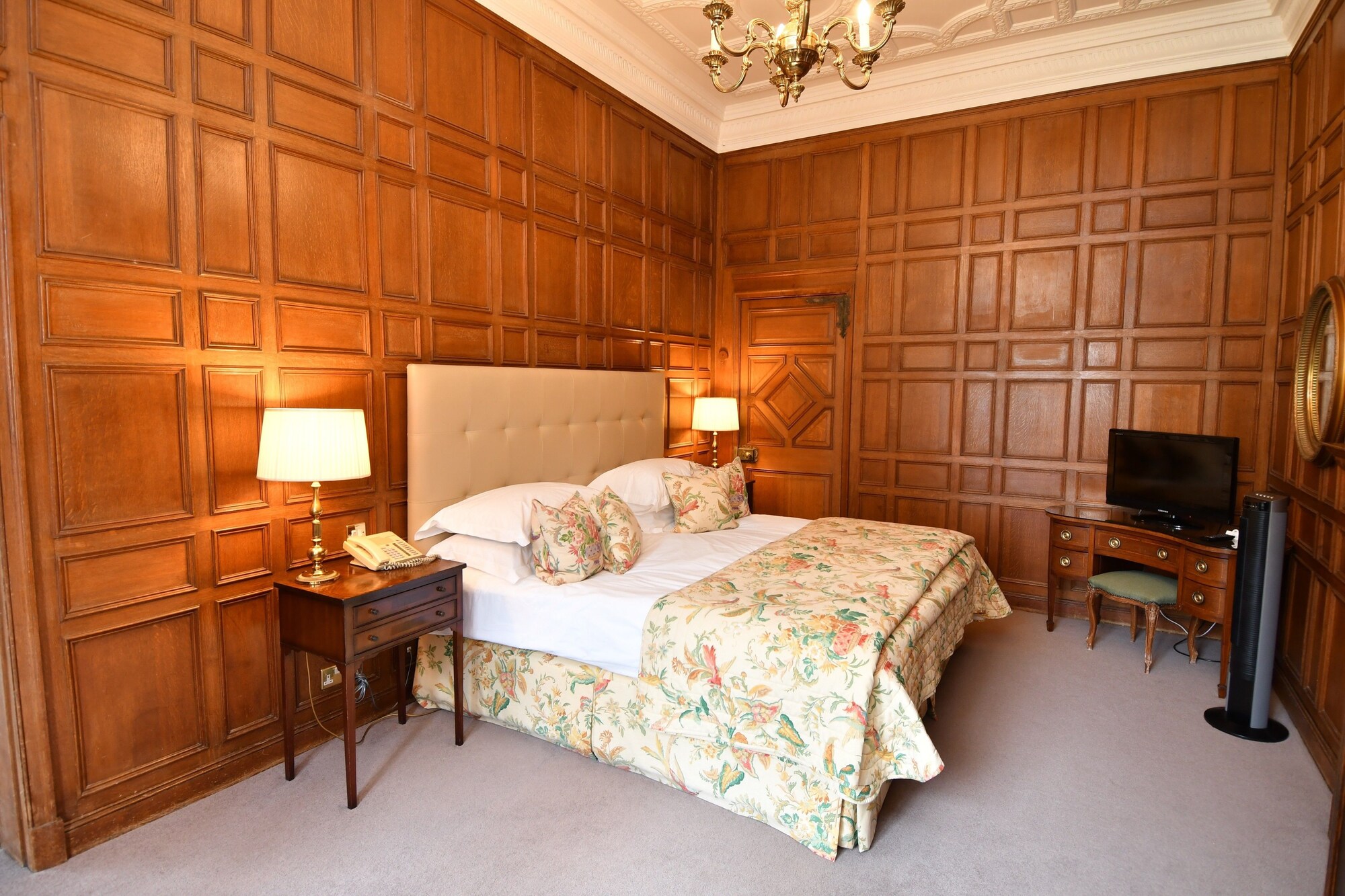 Master, Suite, Queen Bed
