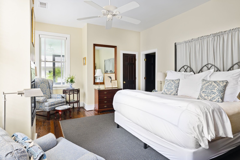 Rhett House Inn 11/50