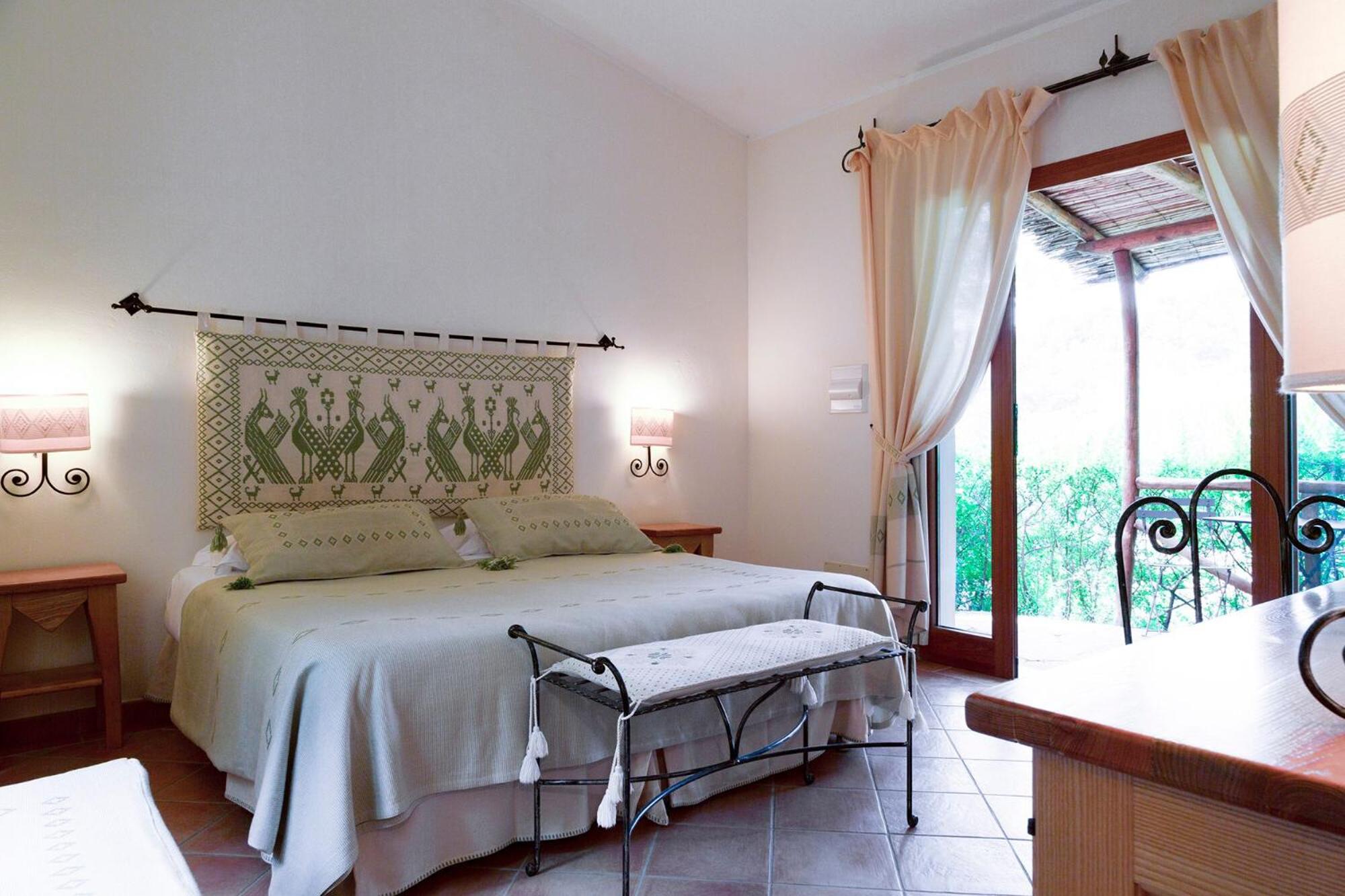 Classic, Triple, Partial Lake View