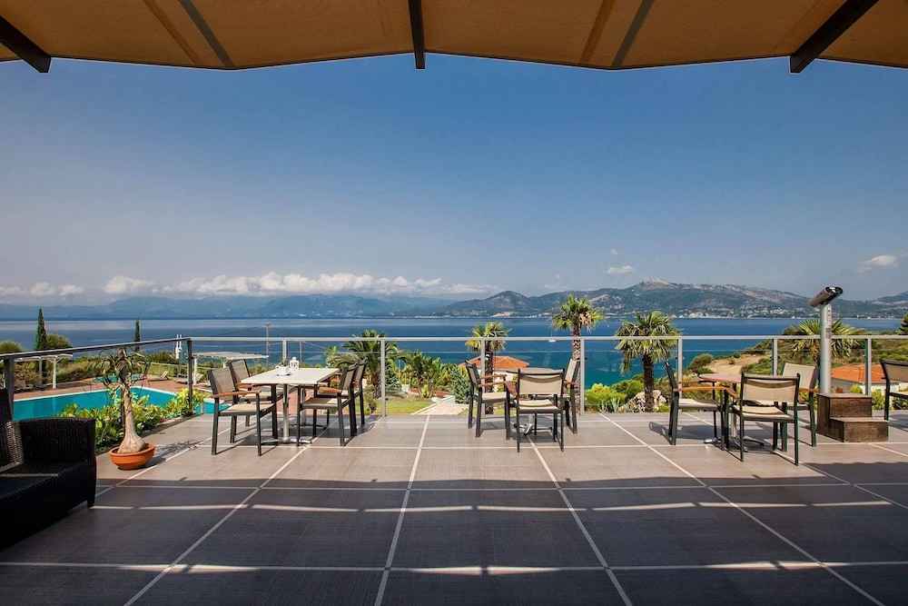 Thalassa Hotel 36/57