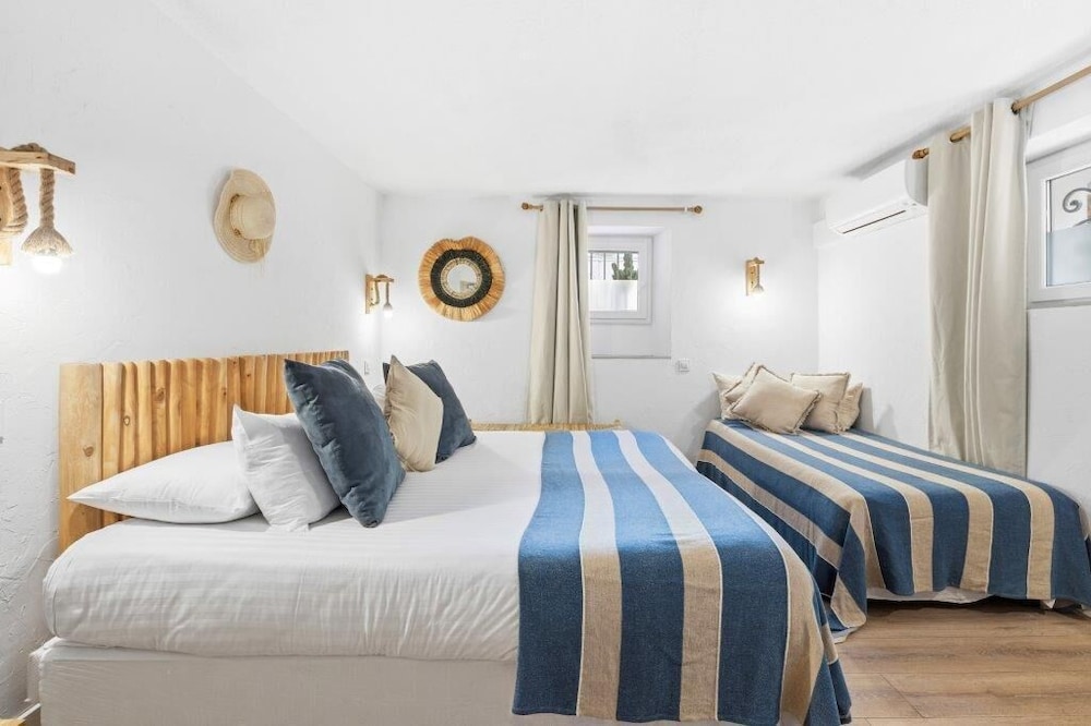 VILLA CLAUDIA(FORMERLY LE VENDOME - VILLA CLAUDIA) 24/77