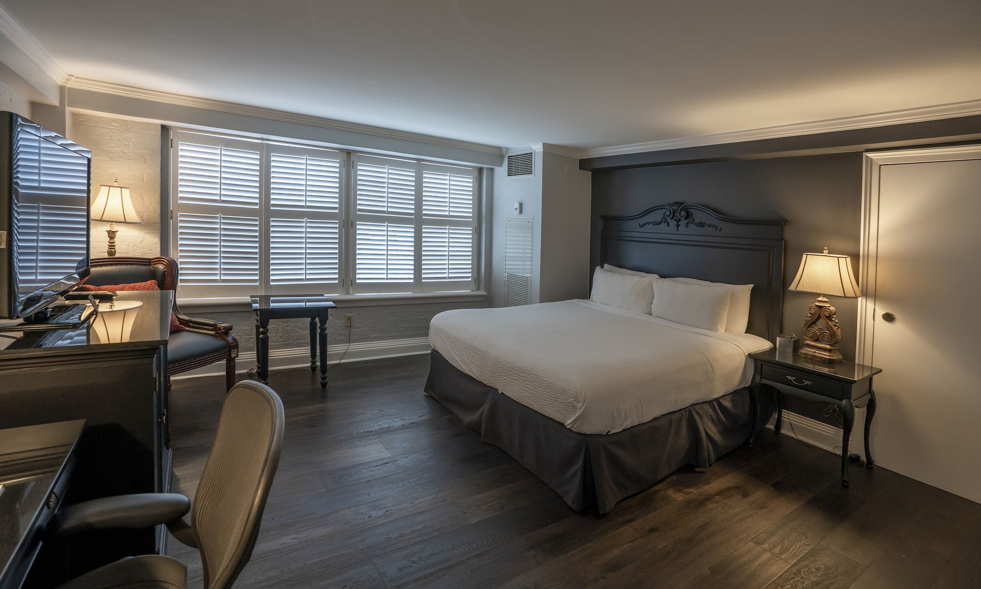 Courtyard, Deluxe, King Bed, Pool Side