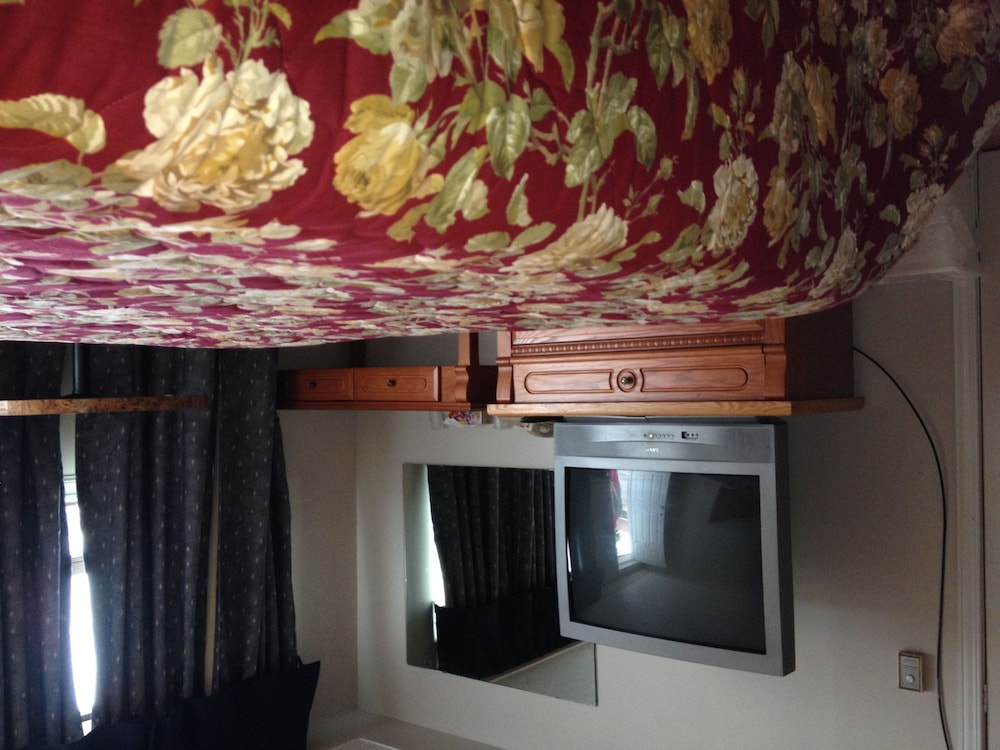 American Plaza Motel 16/31