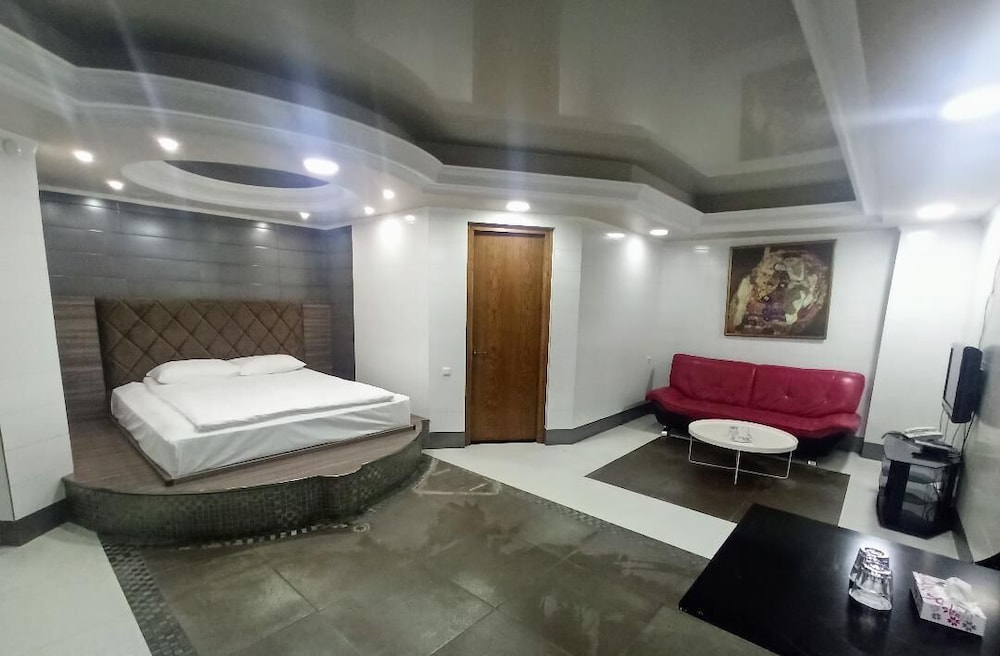 YEREVAN DELUXE HOTEL 26/61