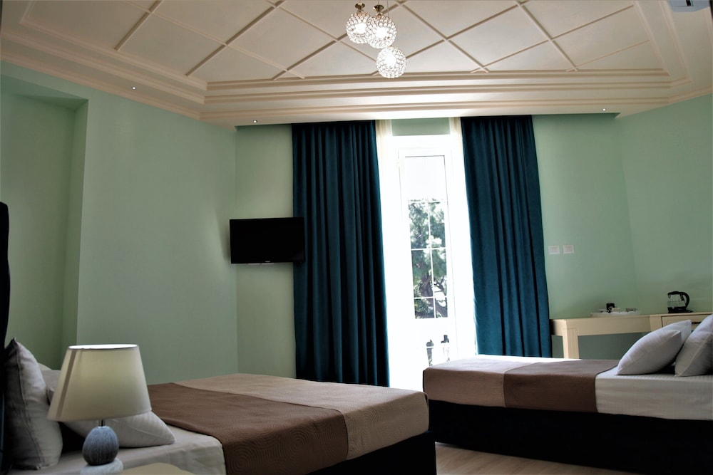 Hotel Veliera 49/70