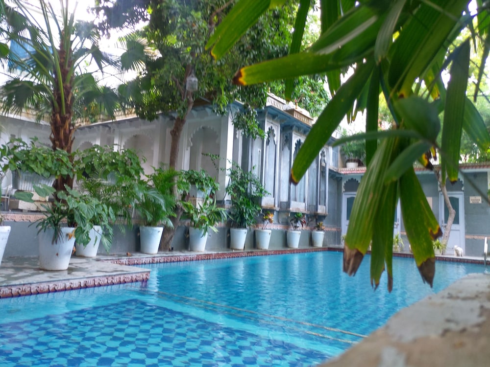 HOTEL RAJ PALACE 49/50