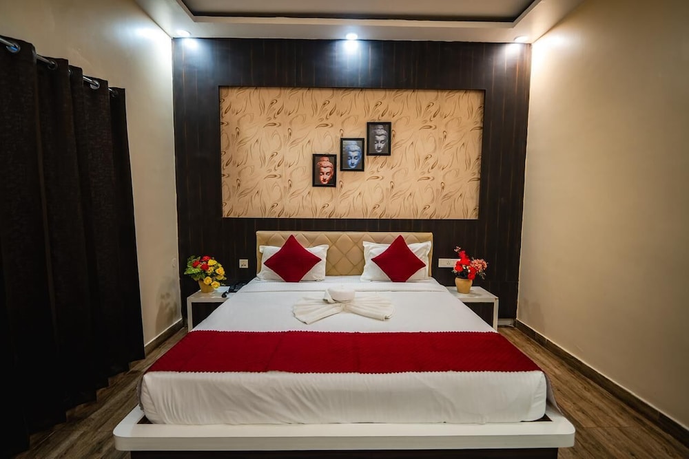 Deluxe, King Bed