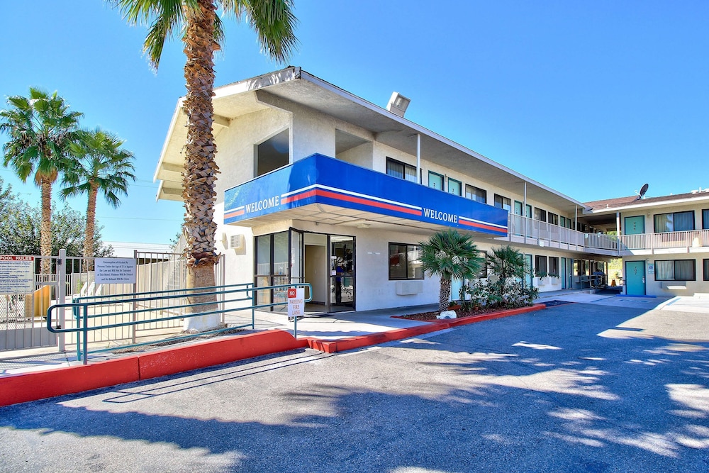Motel6 Nogales, AZ - Mariposa Road 23/31