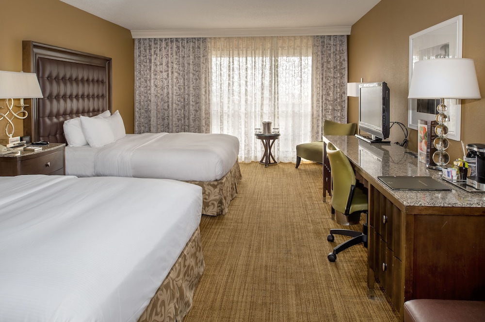 Hilton St. Louis Airport 23/58