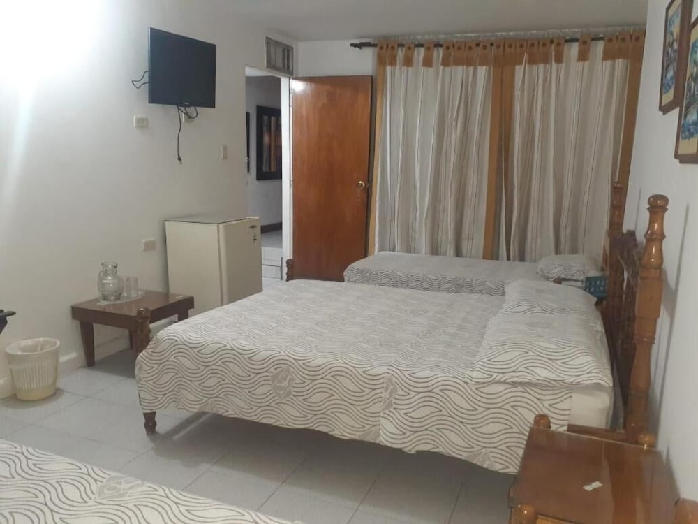 Veleros Hotel 10/57