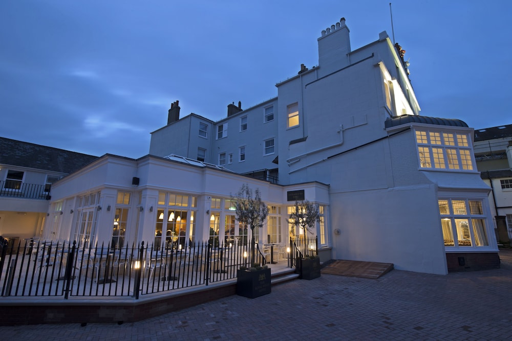 Royal Wells Hotel 69/71
