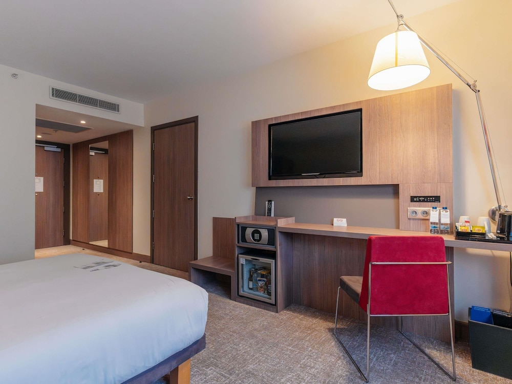 غرفة سوبيريور بسرير كوين لذوي الإعاقة، Novotel Istanbul Bosphorus Hotel 8/10