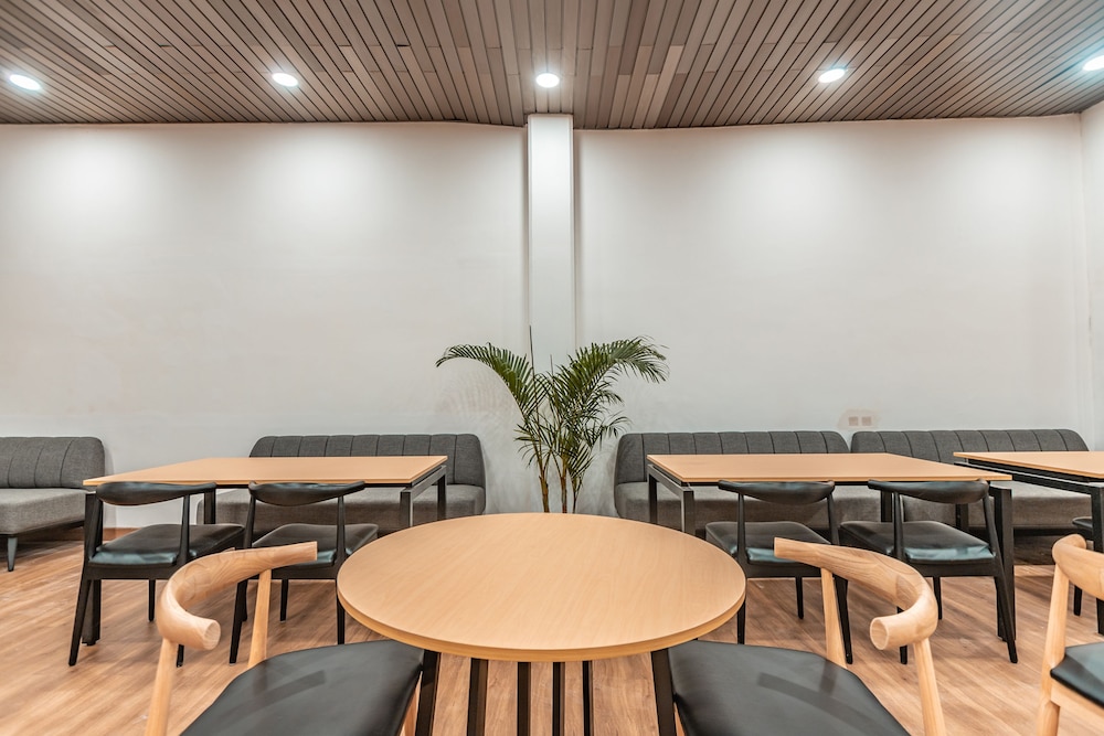 OYO Townhouse 2 Hotel Gunung Sahari 56/67