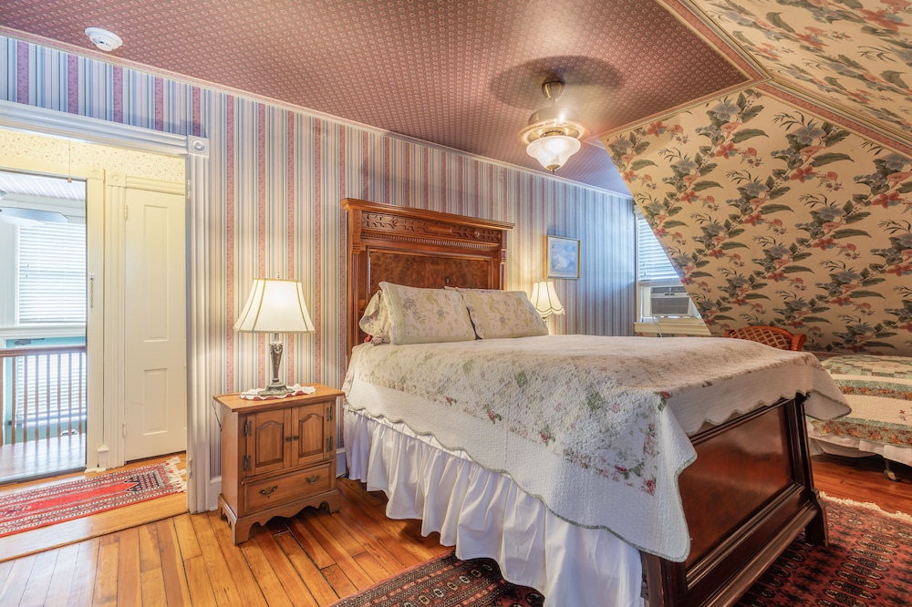 Captain Mey's Inn 12/55