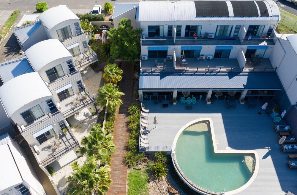Corrigans Cove 5/42