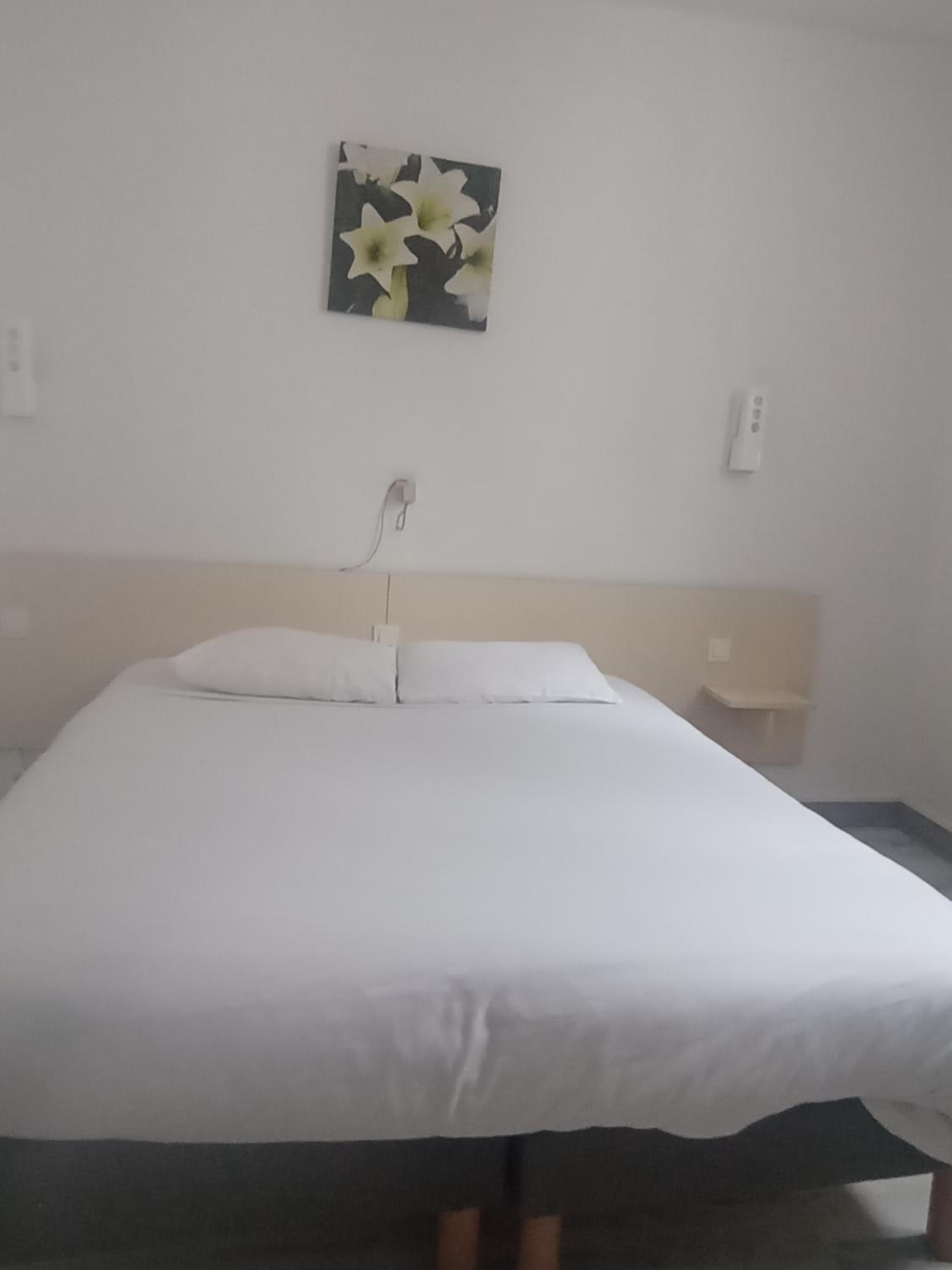 ROOM, DOUBLE BED