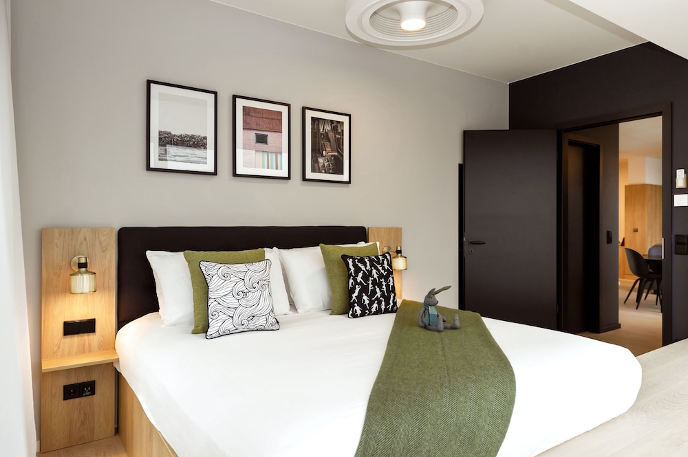 1 BEDROOM, EXECUTIVE, APARTMENT