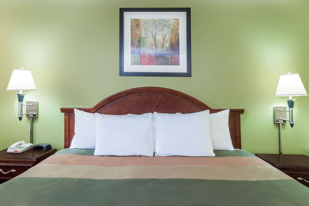 Days Inn by Wyndham Blakely 6/23
