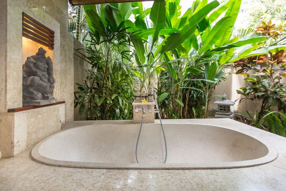 Villa Lidwina By Nagisa Bali 33/47