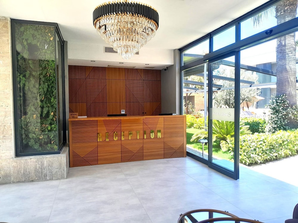 Chronos Beach Hotel 8/50