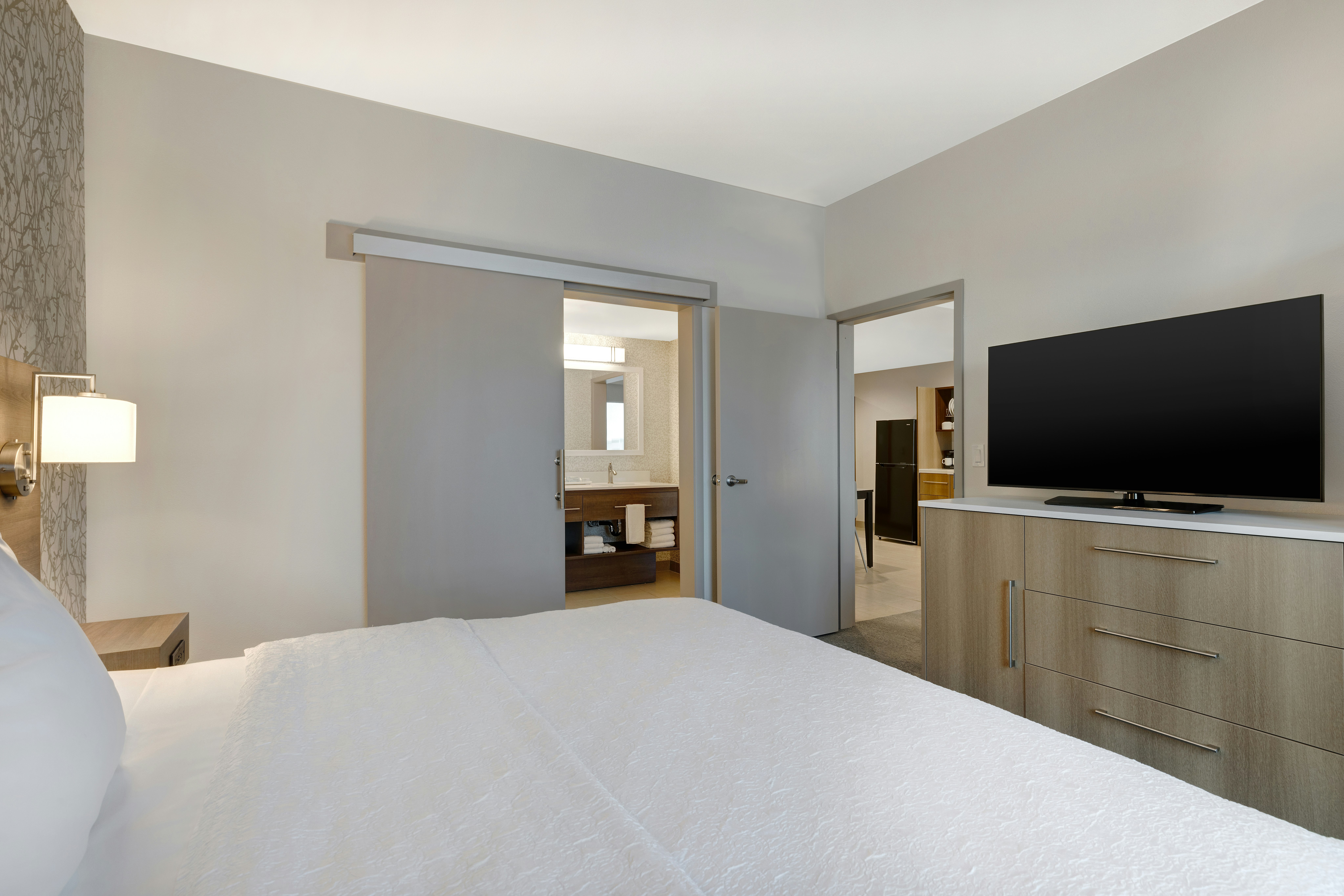 1 BEDROOM, SUITE, KING BED