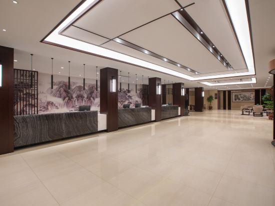 Ramada Encore by Wyndham Linqu Downtown 11/37