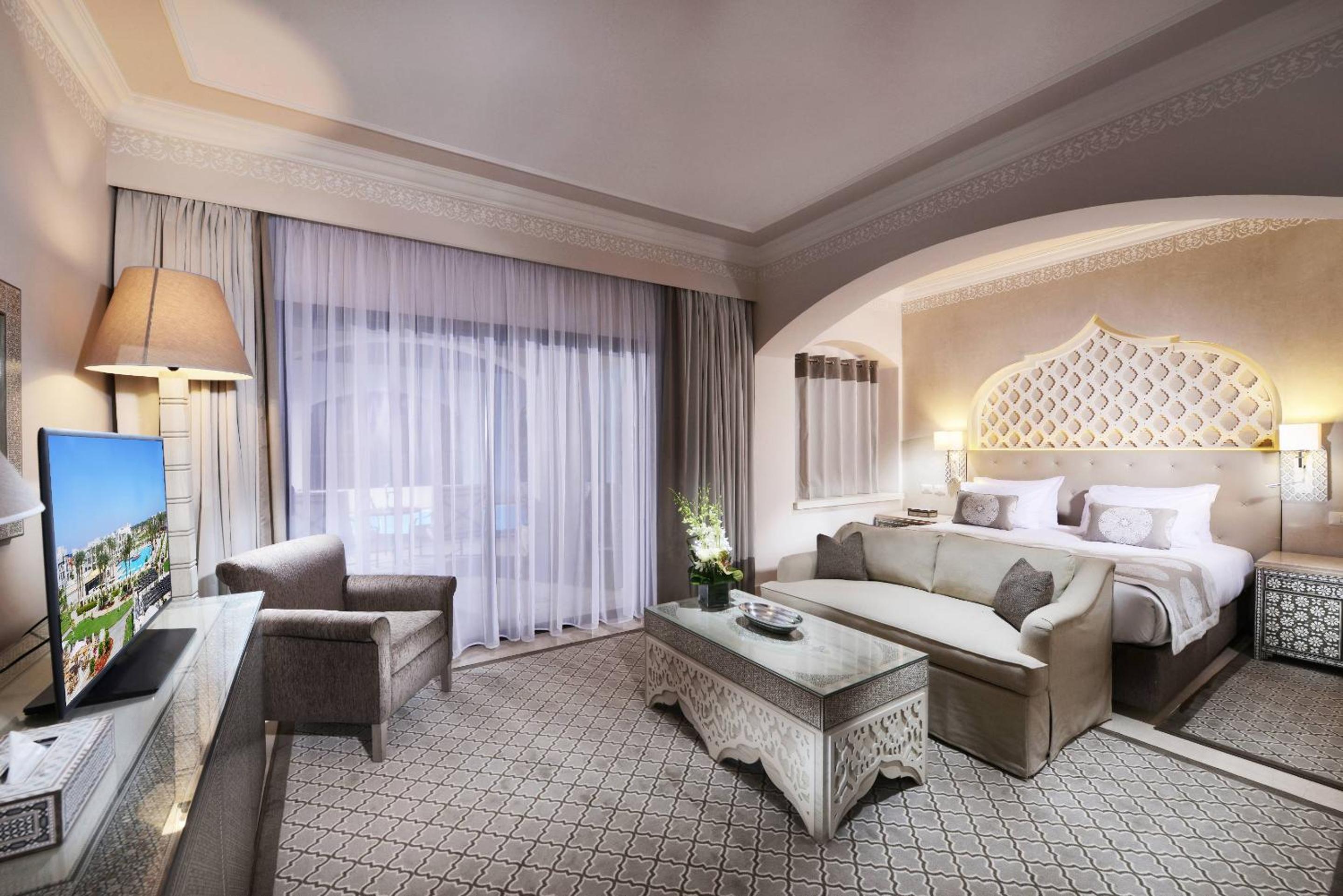 Royal, Suite